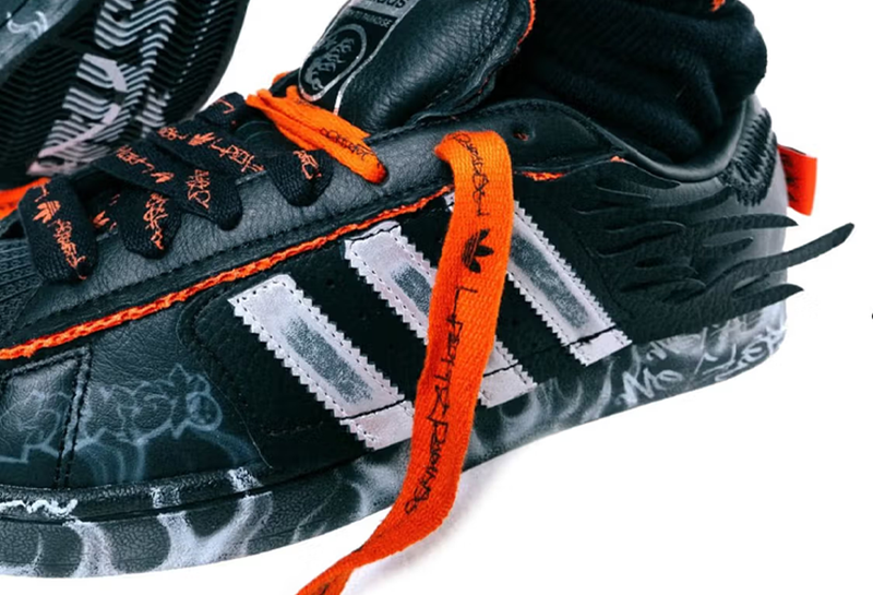 Collab entre Adidas e Hellstar traz um Superstar sombrio, caótico e icônico.