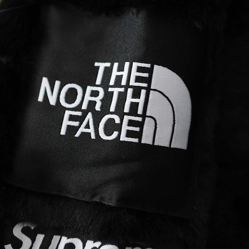 Jaqueta Nuptse The North Face x Supreme